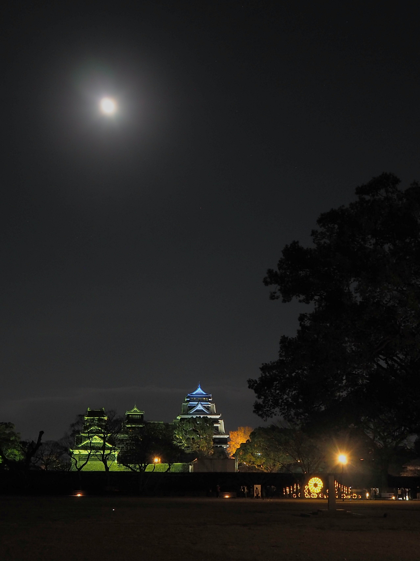 お月さまと熊本城